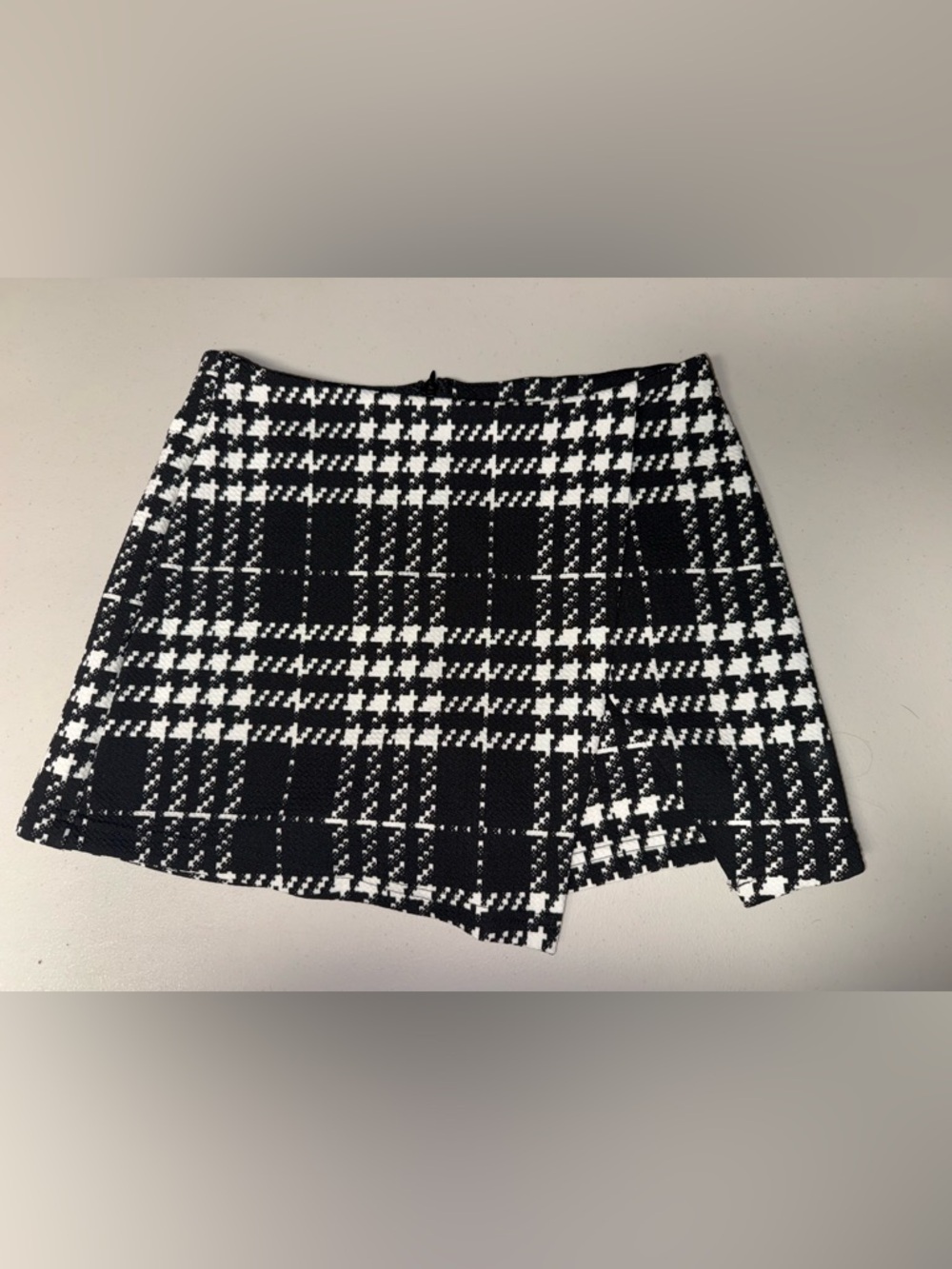 SHEIN Black & White Plaid Mini Skort